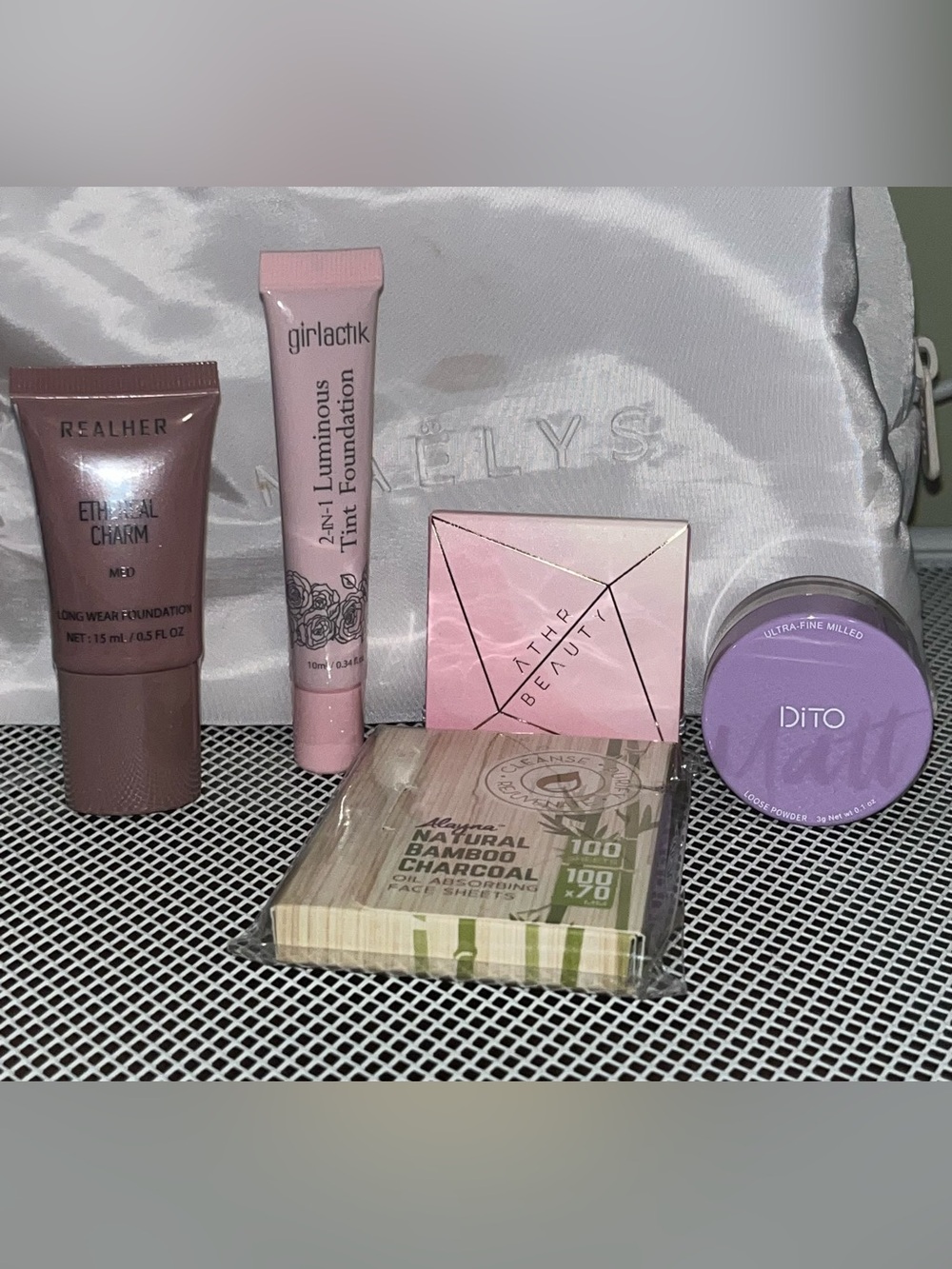 Combo of 2 Foundations and 2 Powders and Oil Absorbing Sheets
